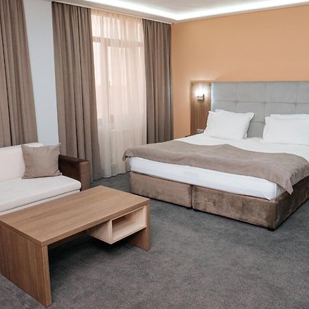 Hotel Tundzha - Renovated! Yambol Buitenkant foto