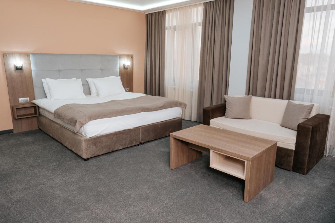 Hotel Tundzha - Renovated! Yambol Buitenkant foto