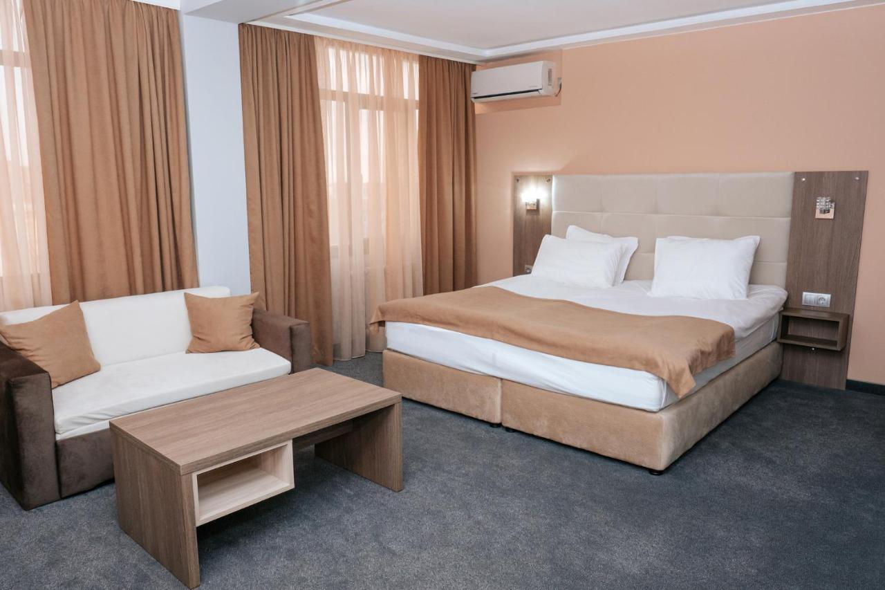 Hotel Tundzha - Renovated! Yambol Buitenkant foto