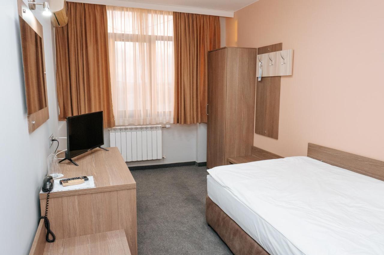 Hotel Tundzha - Renovated! Yambol Buitenkant foto