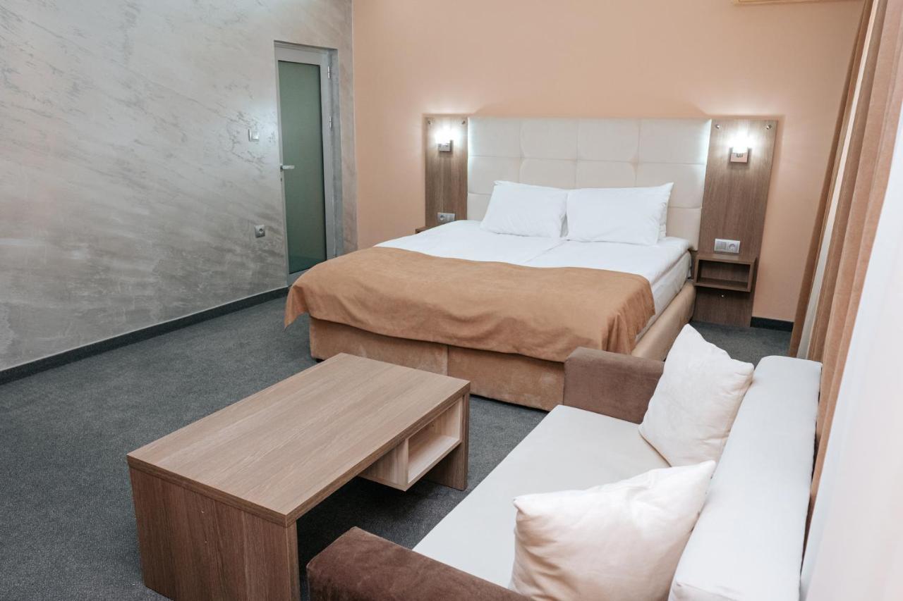 Hotel Tundzha - Renovated! Yambol Buitenkant foto