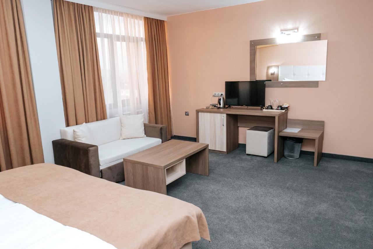 Hotel Tundzha - Renovated! Yambol Buitenkant foto