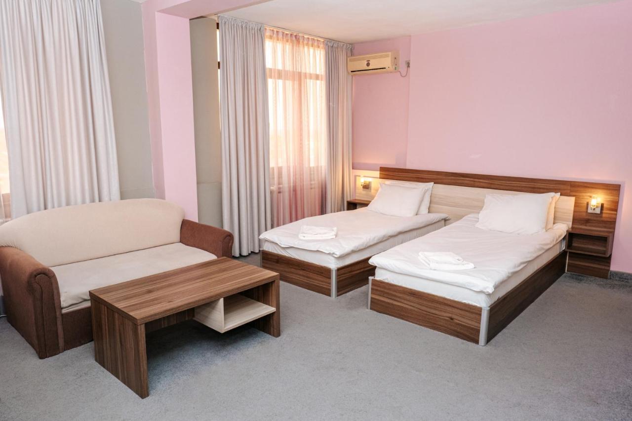 Hotel Tundzha - Renovated! Yambol Buitenkant foto