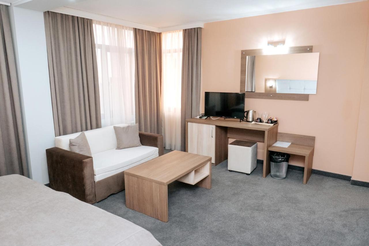 Hotel Tundzha - Renovated! Yambol Buitenkant foto